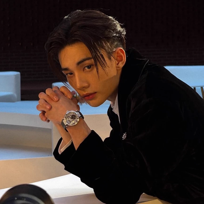 Hwang Hyunjin thumbnail
