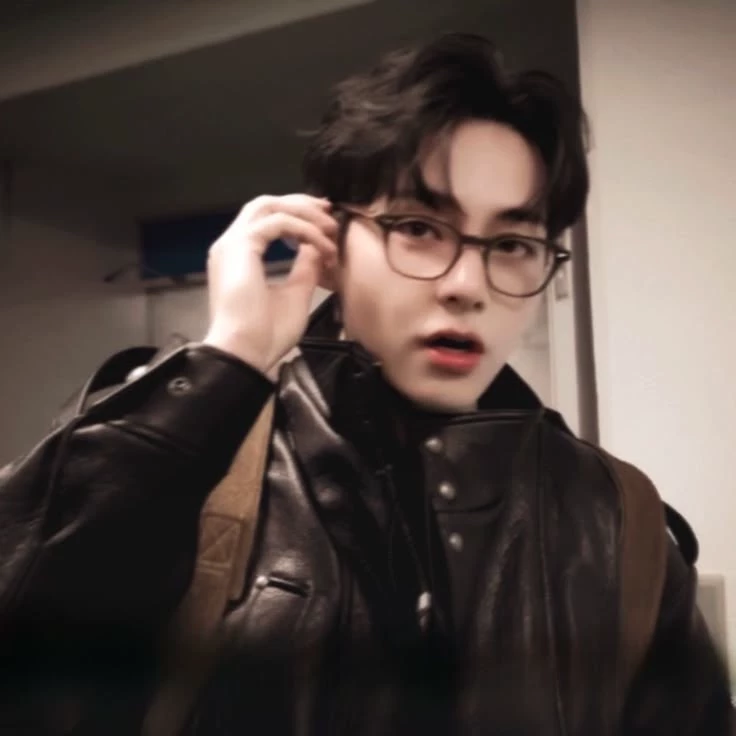 Kim Taehyung thumbnail