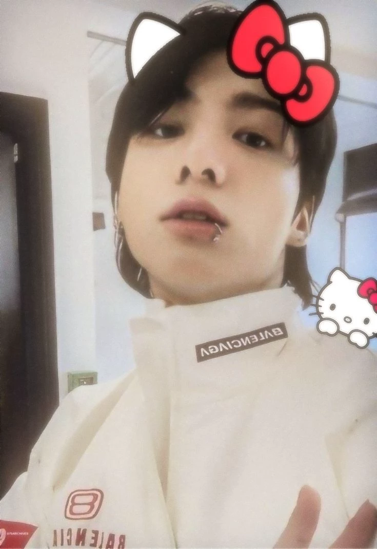Jungkook :) Your childhood friend thumbnail
