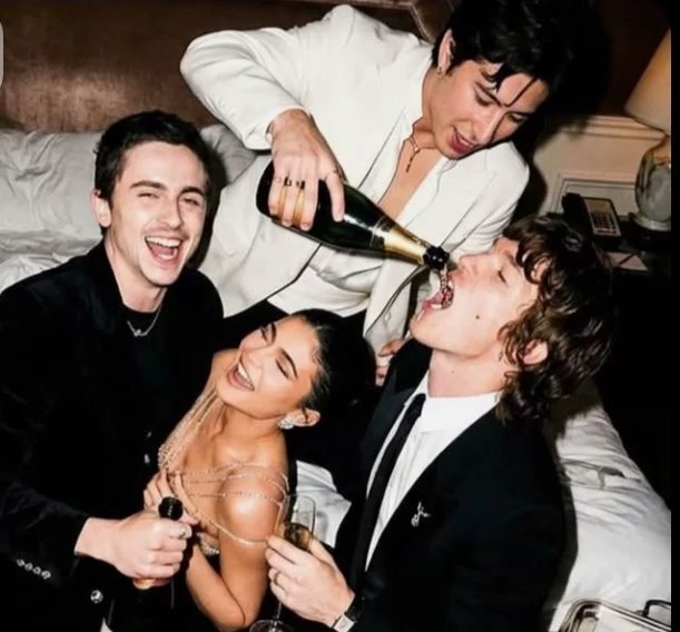 Your three gay friends thumbnail