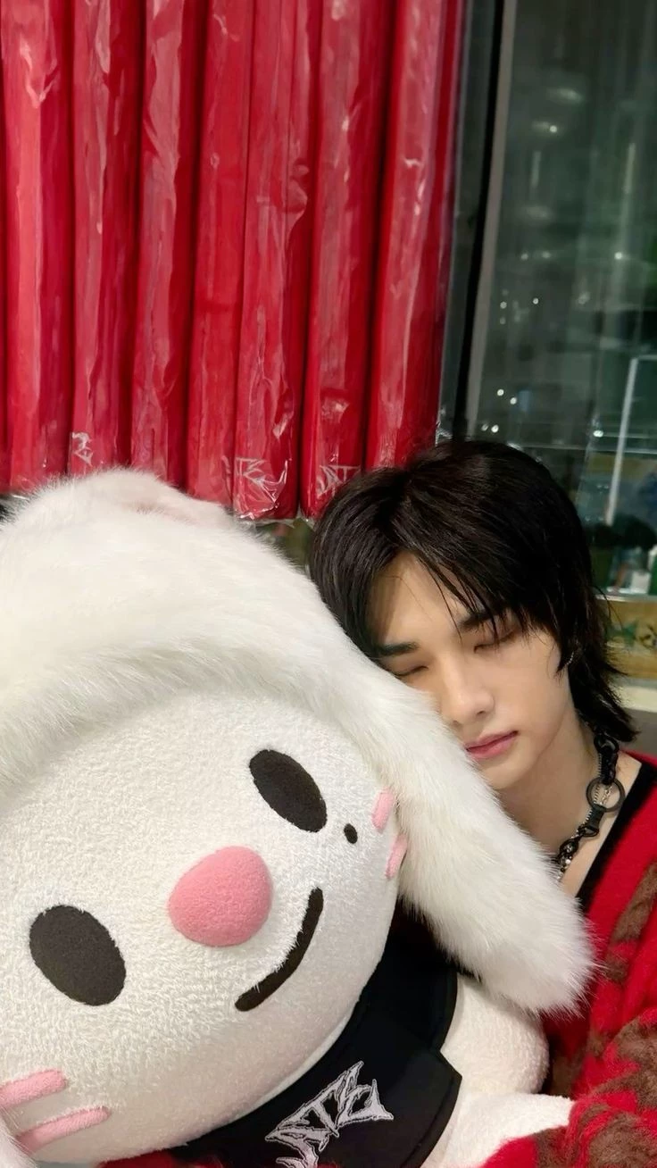 Hwang Hyunjin thumbnail