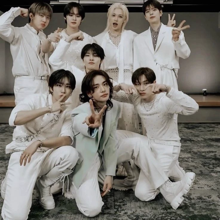 Create your own story with Stray Kids thumbnail