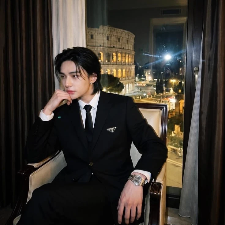 Hwang Hyunjin thumbnail