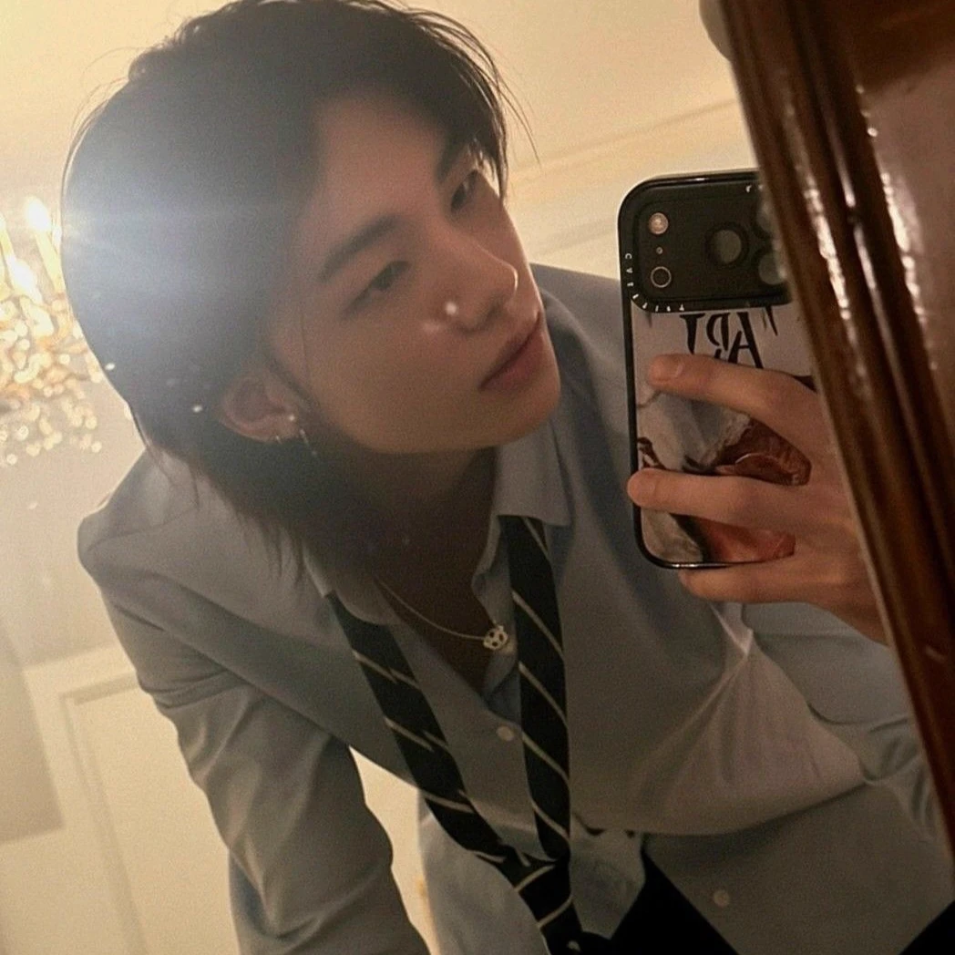 Hwang Hyunjin thumbnail