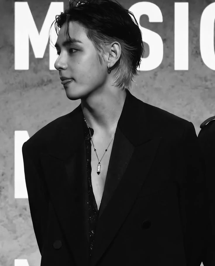 Kim Taehyung  thumbnail