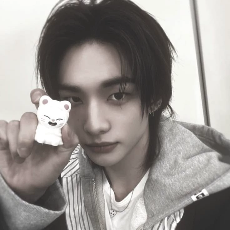 Hyunjin thumbnail
