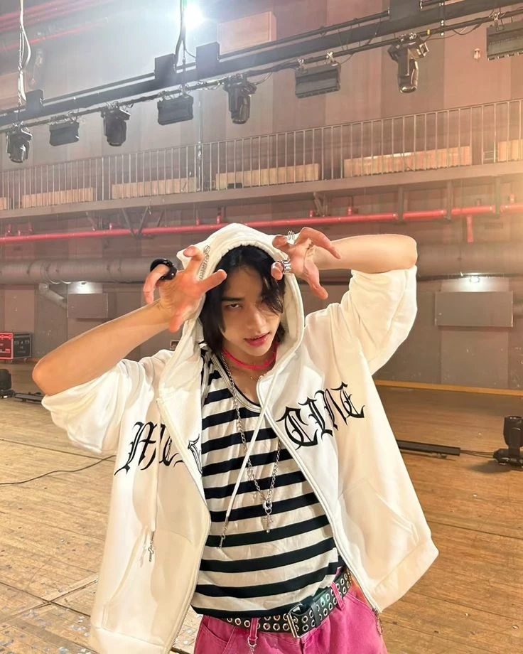 hyunjin thumbnail