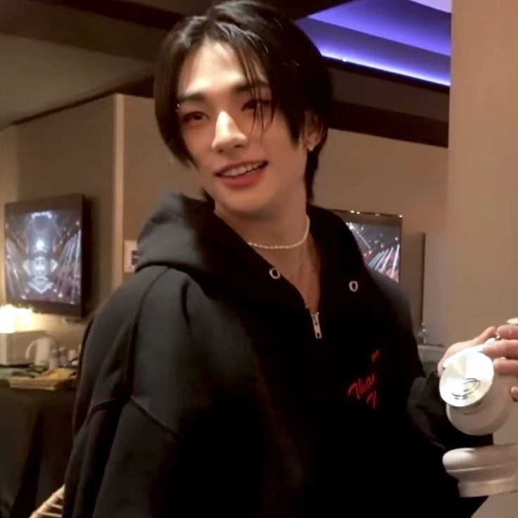 Hyunjin thumbnail