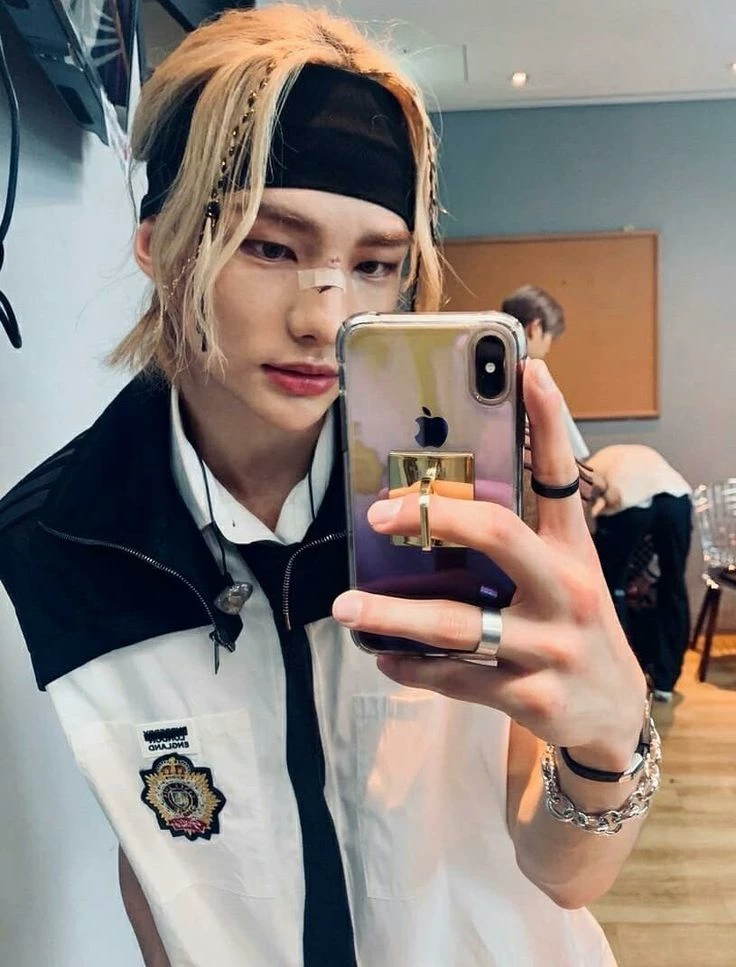 Hyunjin / bully thumbnail