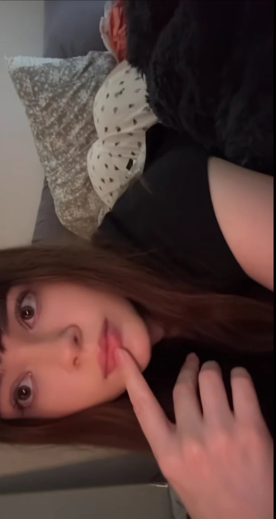 Valeria thumbnail