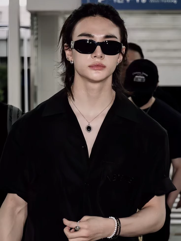 Hwang Hyunjin thumbnail