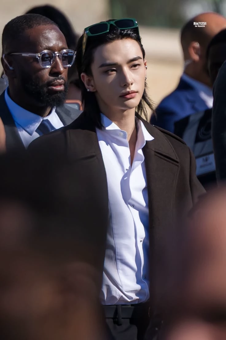 Hwang Hyunjin  thumbnail