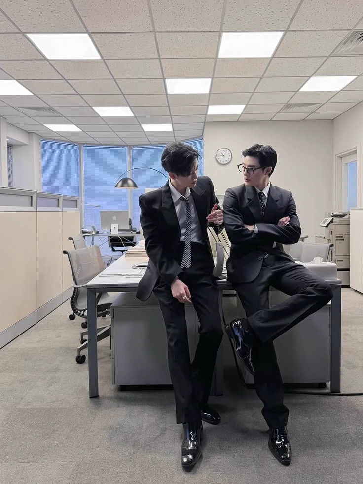 Company in the office thumbnail