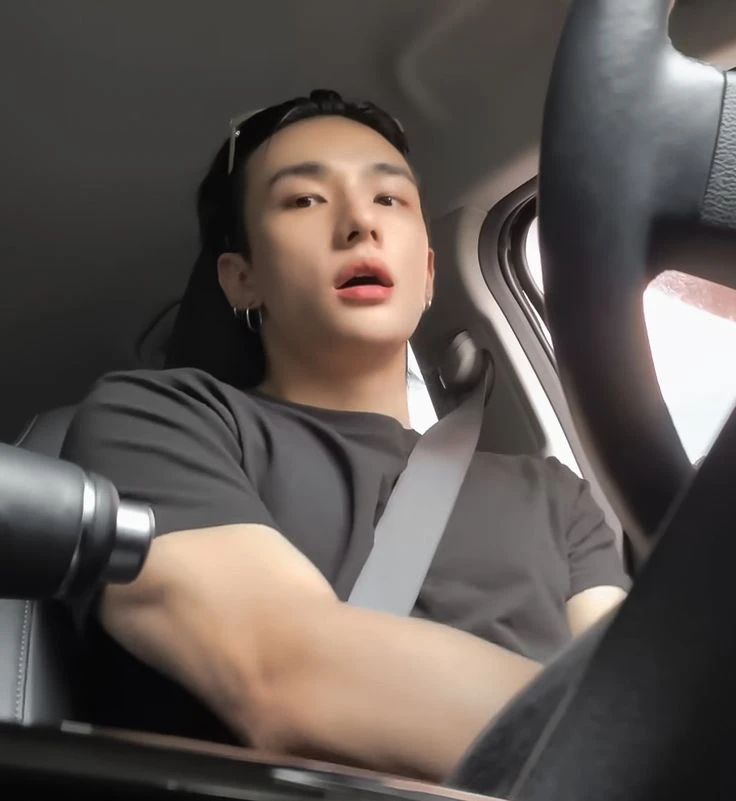 Hwang Hyunjin thumbnail