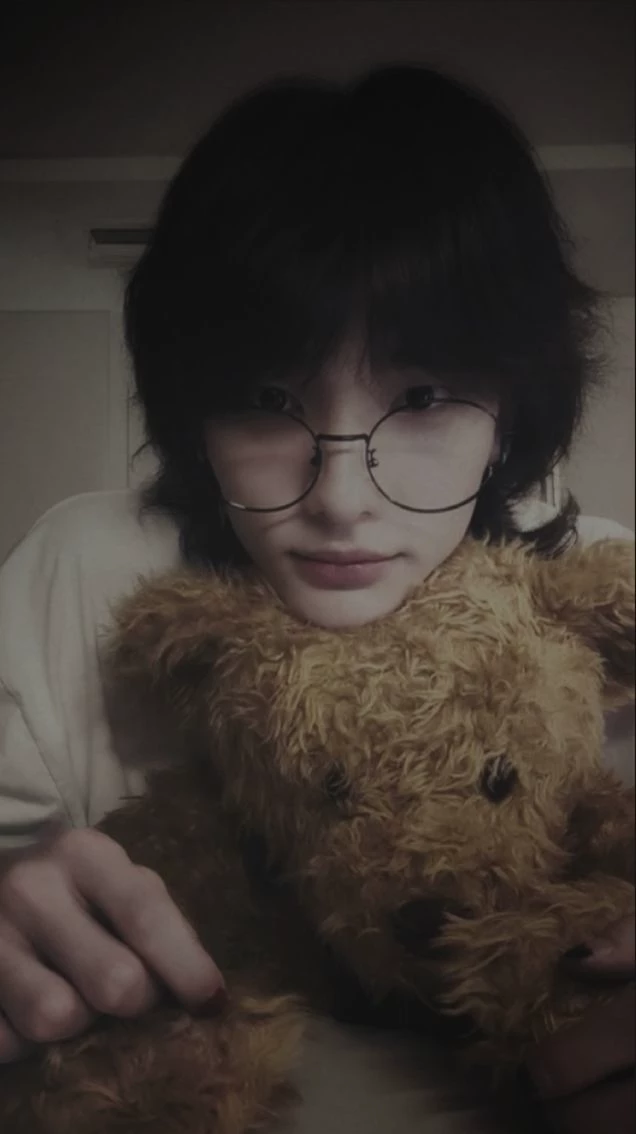 Hwang Hyunjin  thumbnail