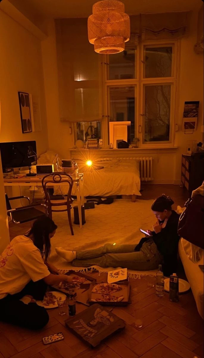 Roomates. thumbnail
