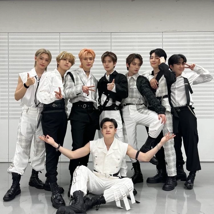 Stray kids thumbnail