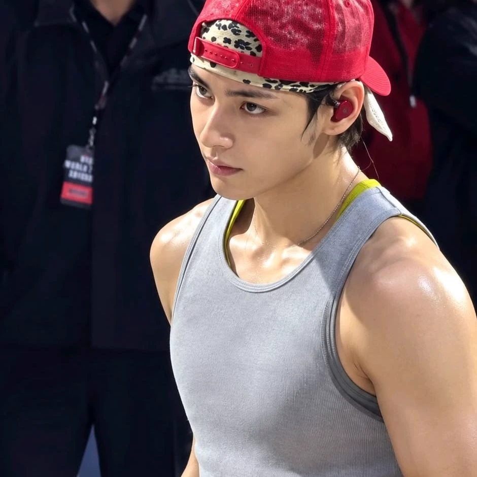 Kim Taehyung thumbnail