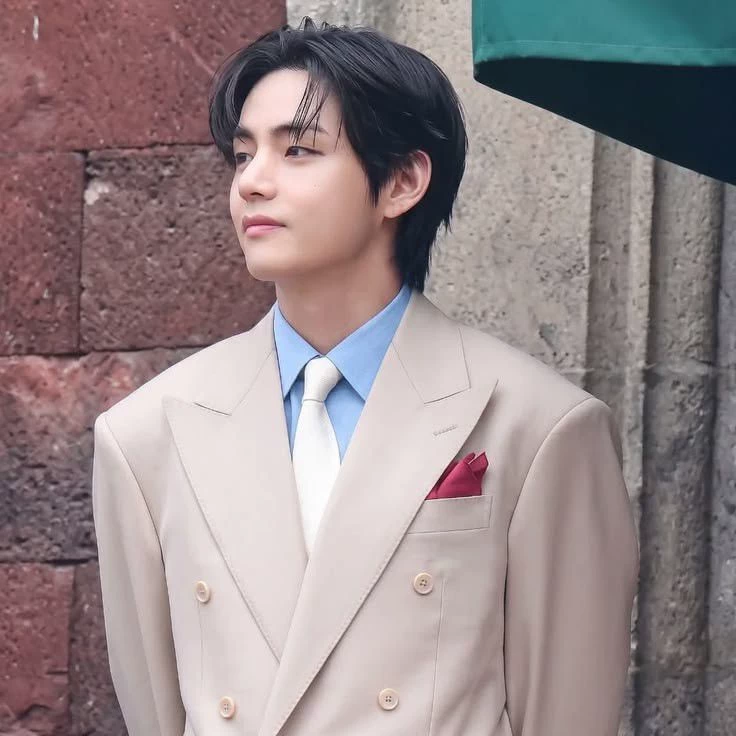 Kim Taehyung  thumbnail