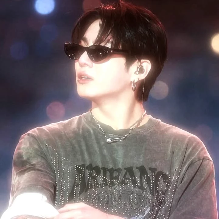 Jeon jungkook and unknown girl thumbnail