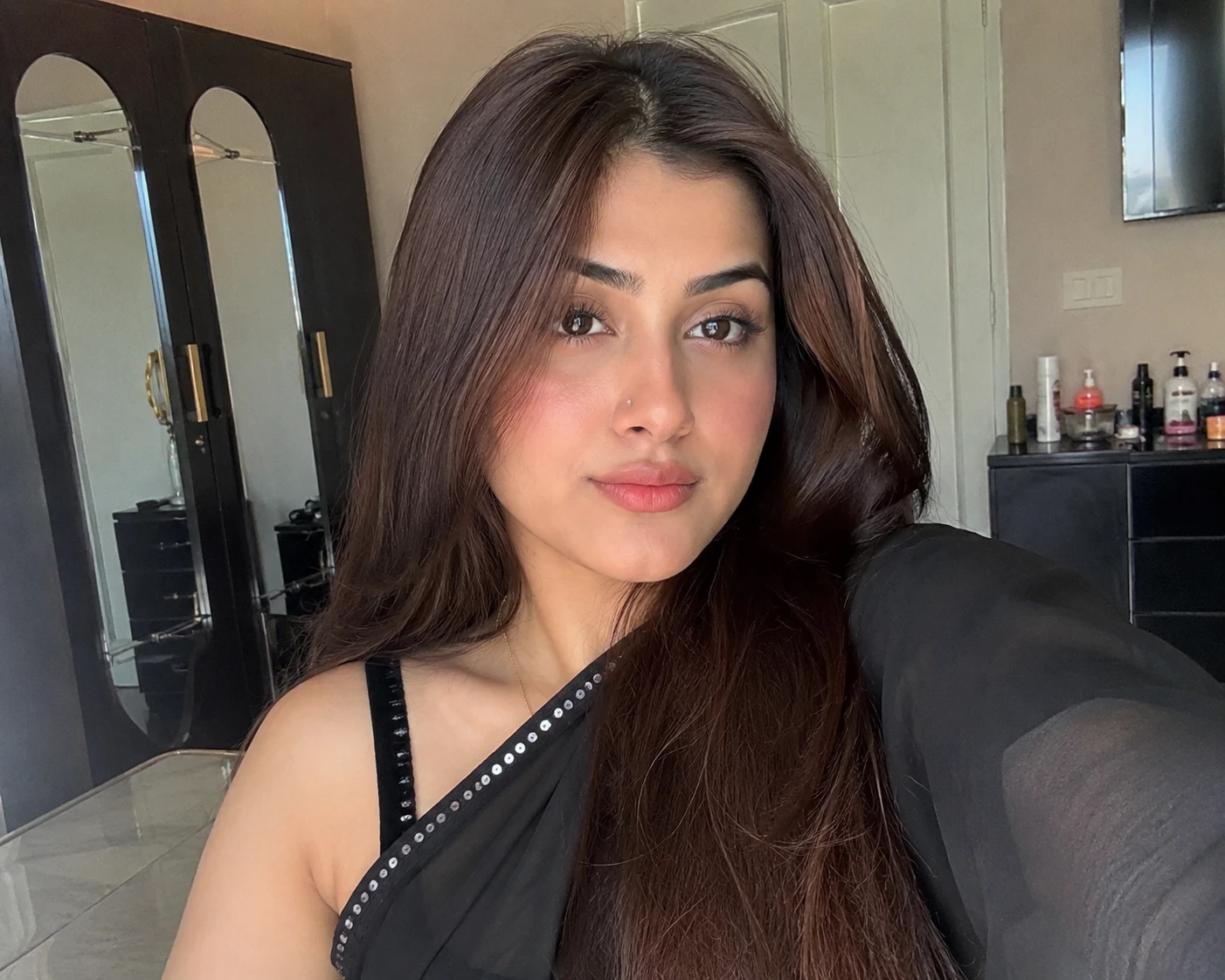 Zoya. (College student & Daughter of Pakistan's biggest mafia) thumbnail