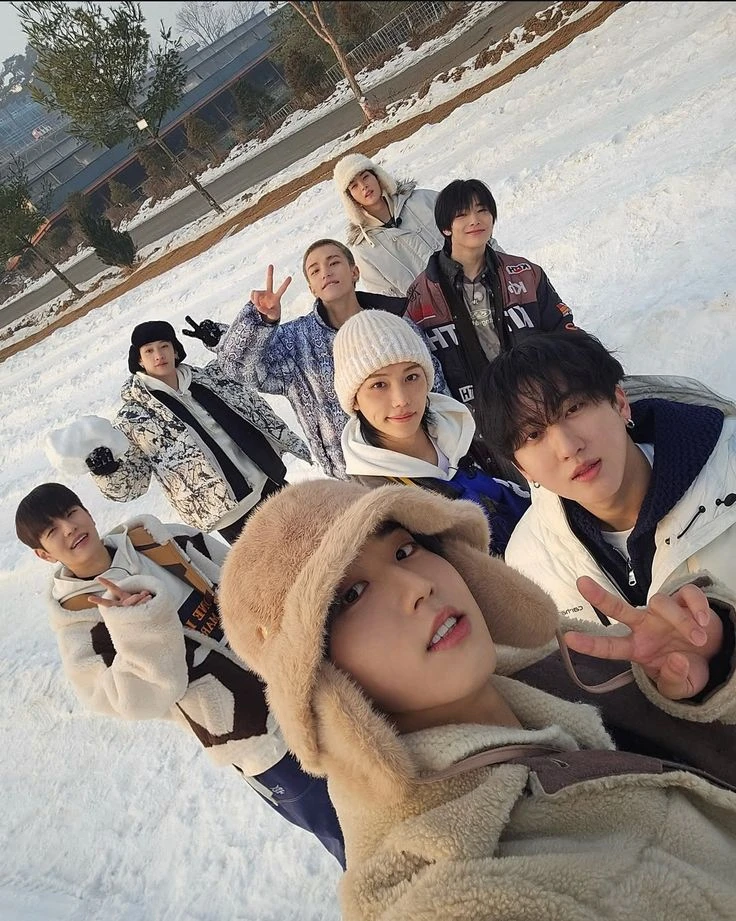 Stray kids thumbnail