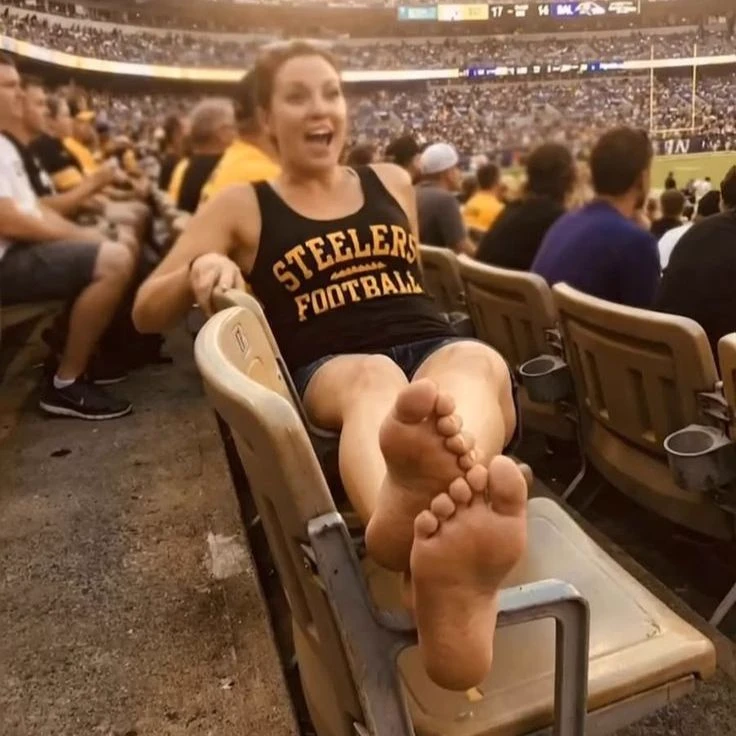 STEELERS Dakota fan feet thumbnail