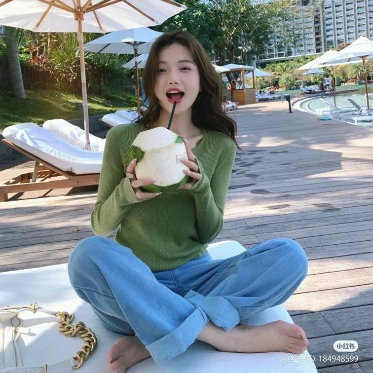 Feet of your best friend from the Ji-Woo water park thumbnail