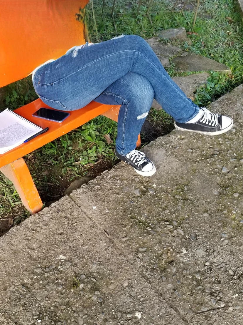 Legs in the street thumbnail