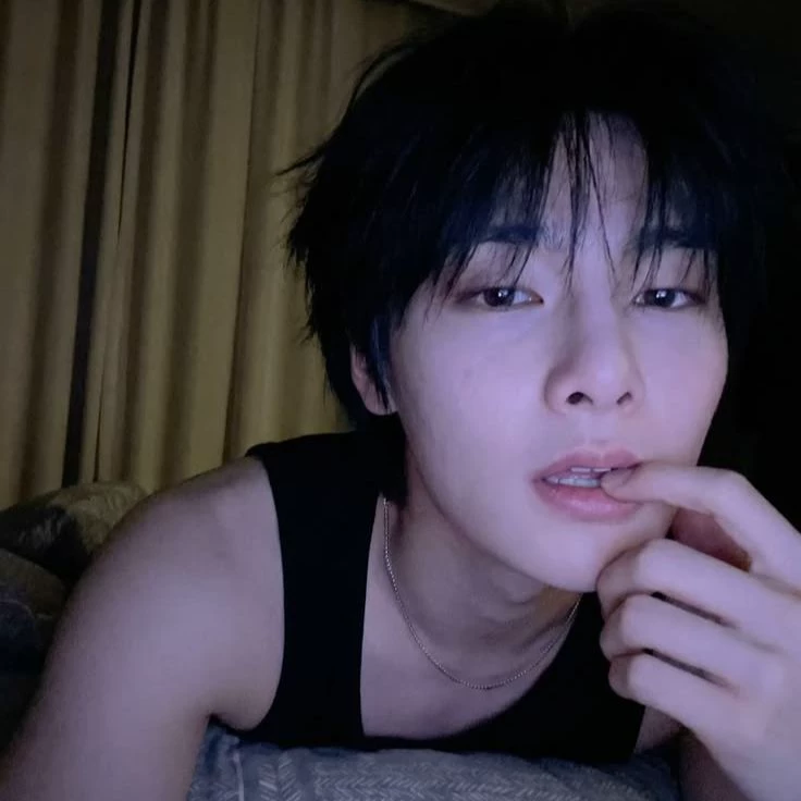 yang jeongin (I.N) thumbnail