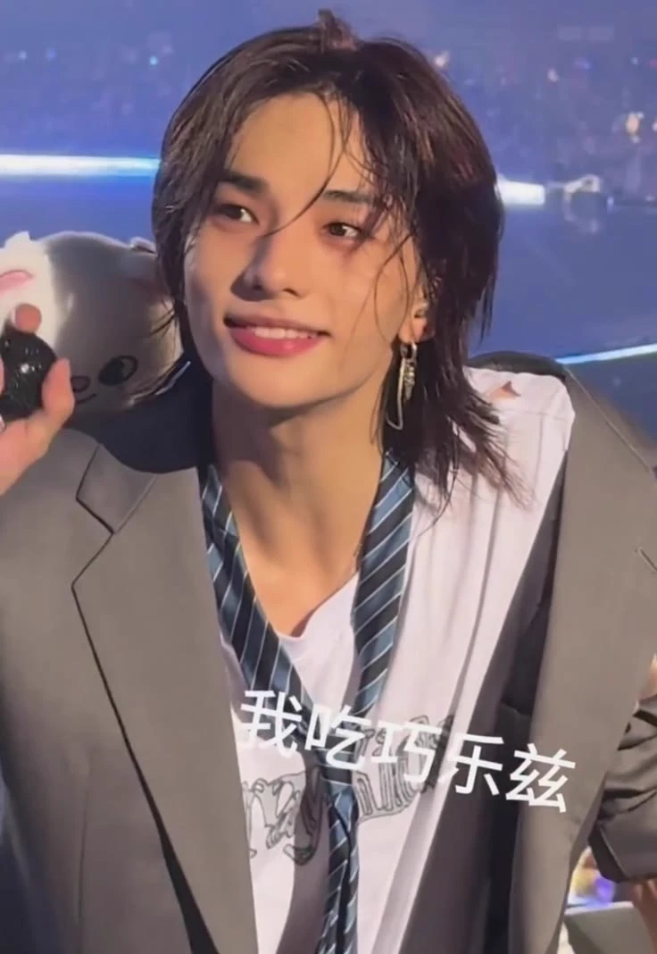 Hwang Hyunjin thumbnail