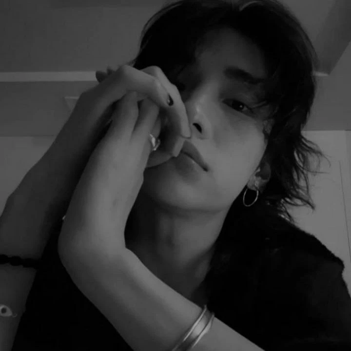 Hwang Hyunjin thumbnail