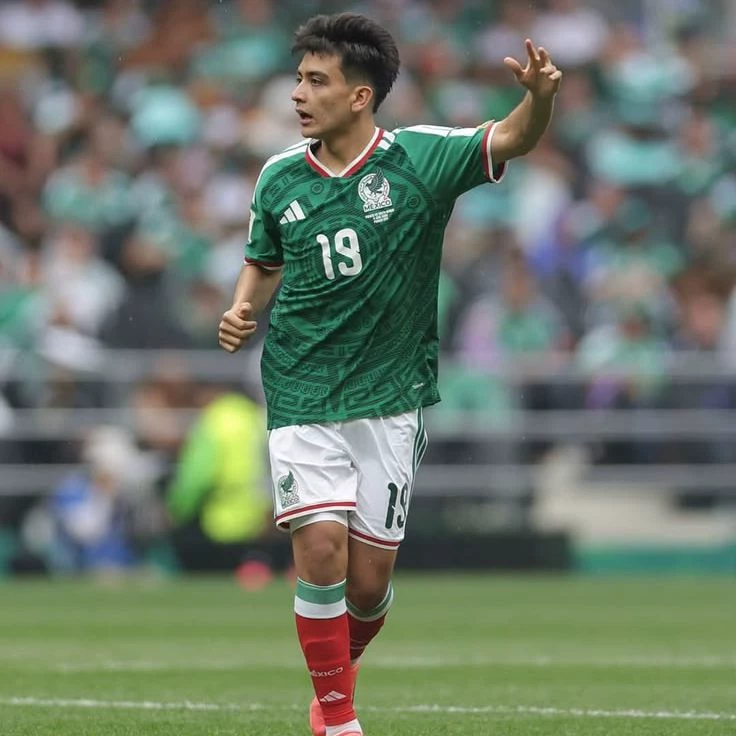 Gilberto Mora thumbnail