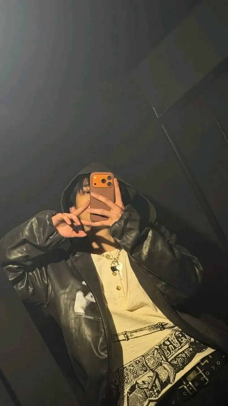 Hwang Hyunjin thumbnail