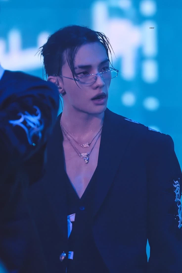 Hwang Hyunjin thumbnail