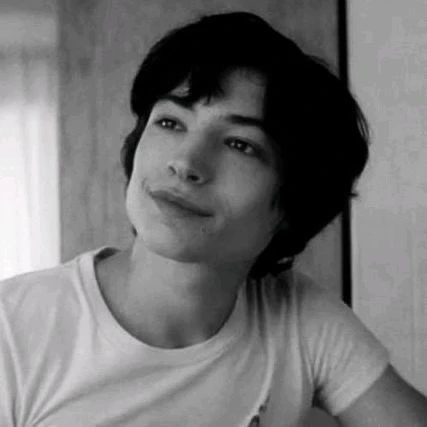 ezra miller. thumbnail