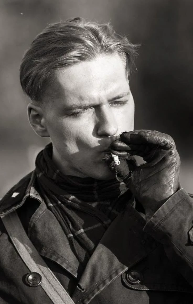 Floyd - Your commander in the army thumbnail
