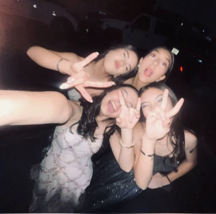 four girlfriends thumbnail