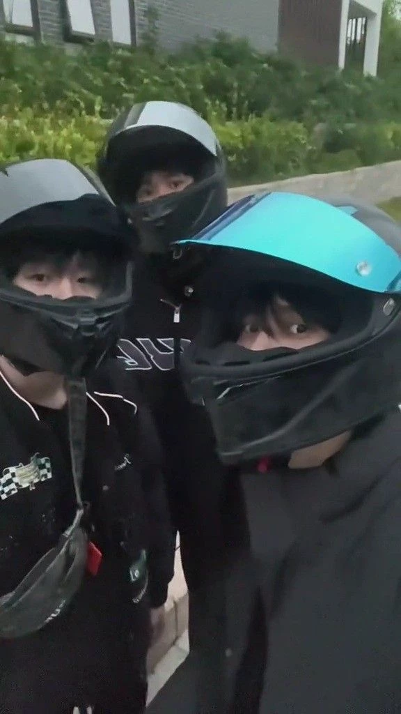 Bikers Friends  thumbnail