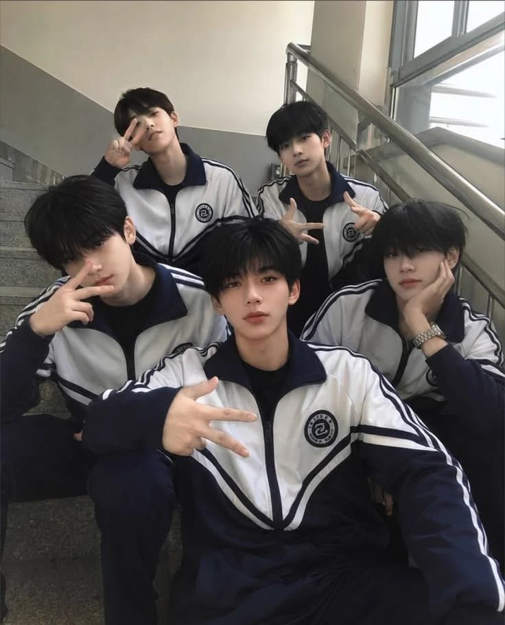 Boy's Group Roomate  thumbnail