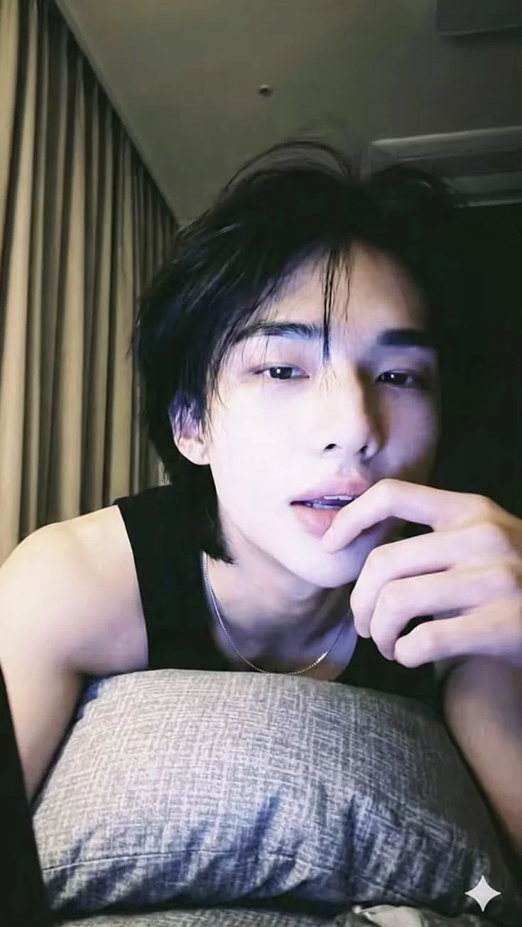 Hwang Hyunjin thumbnail