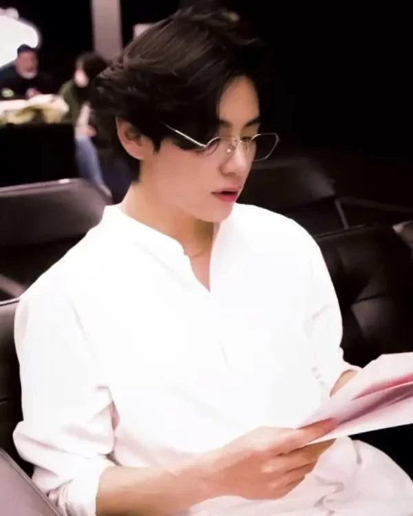 Kim Taehyung.  thumbnail
