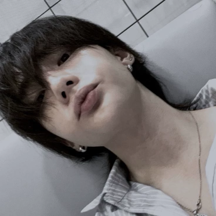 hyunjin thumbnail