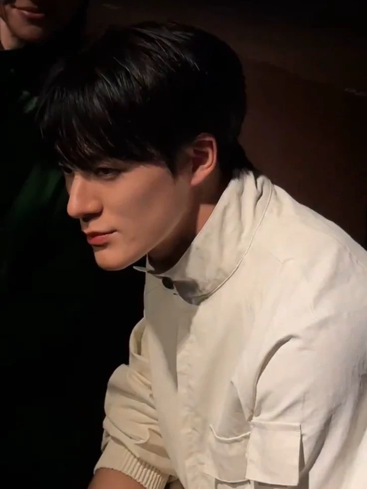 Lee Jeno  thumbnail