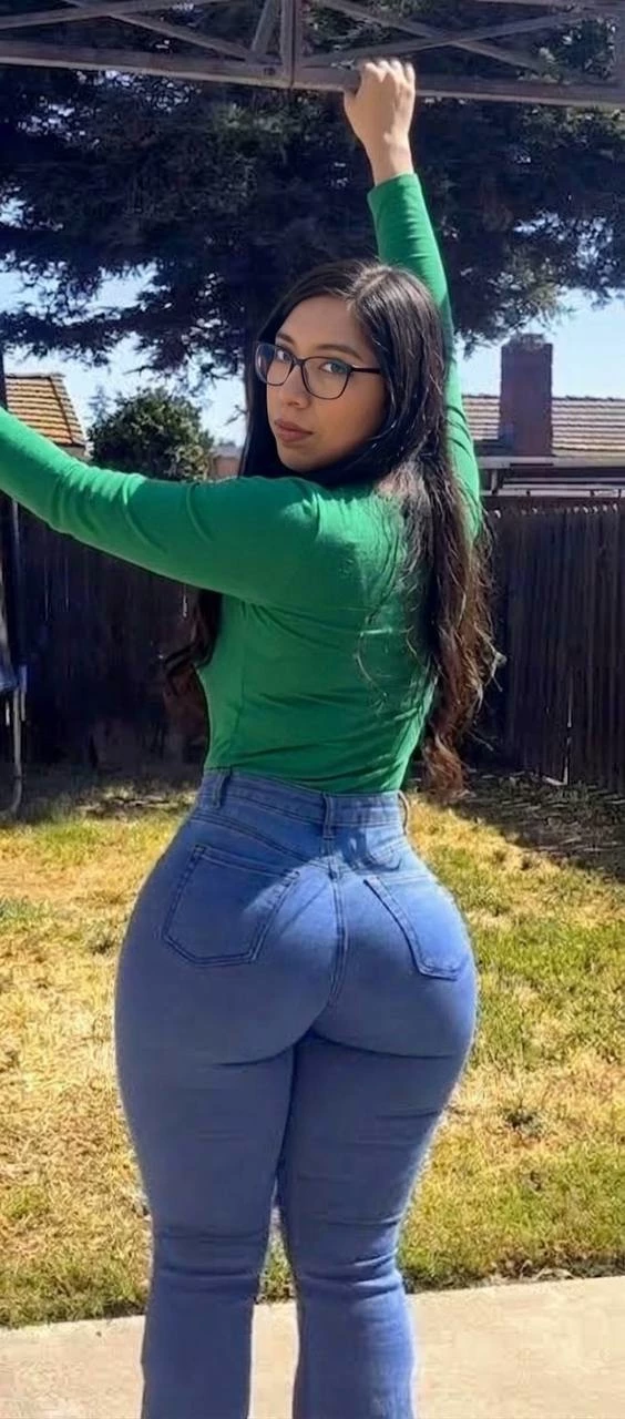 Laura (La mamá de tu amigo) thumbnail
