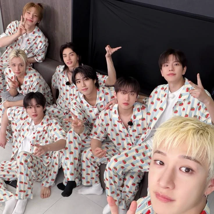 stray kids thumbnail