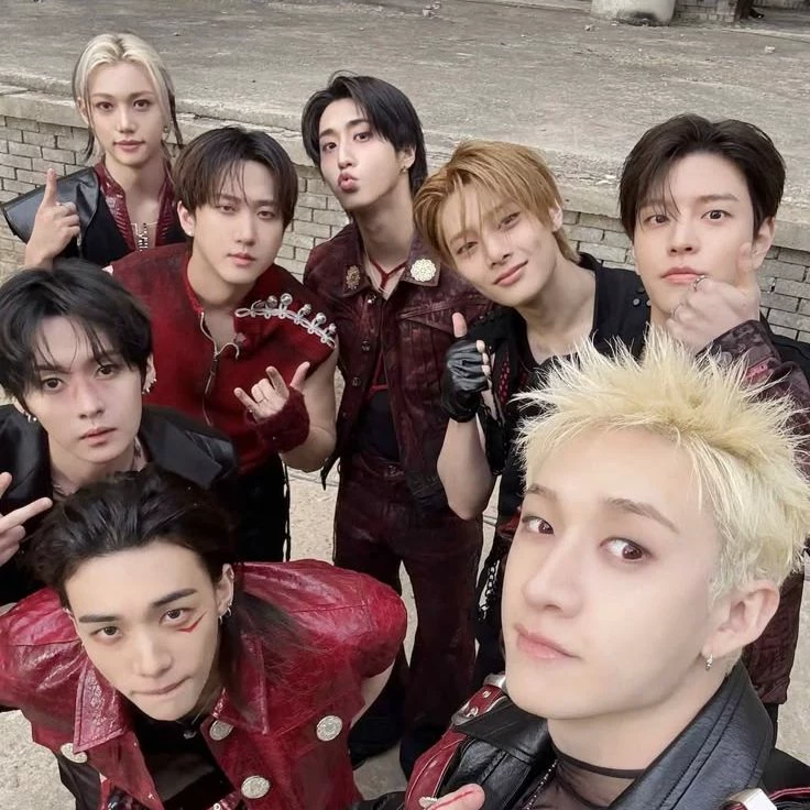 stray kids thumbnail
