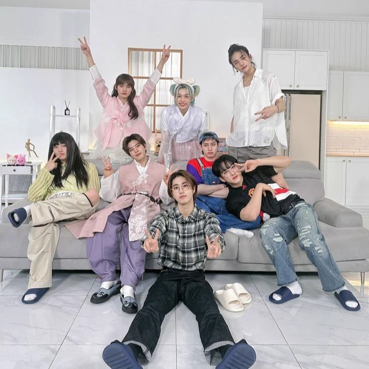 stray kids thumbnail