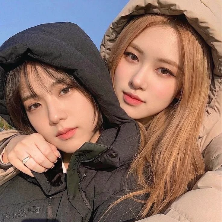 Jisoo and Rosé thumbnail