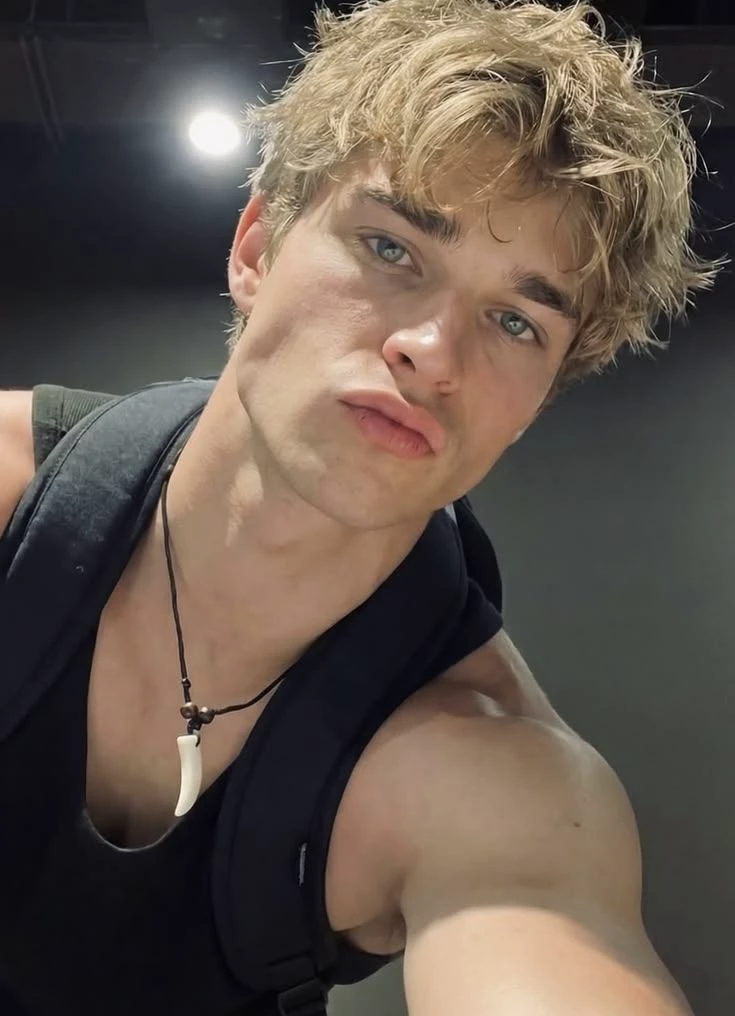 alex thumbnail
